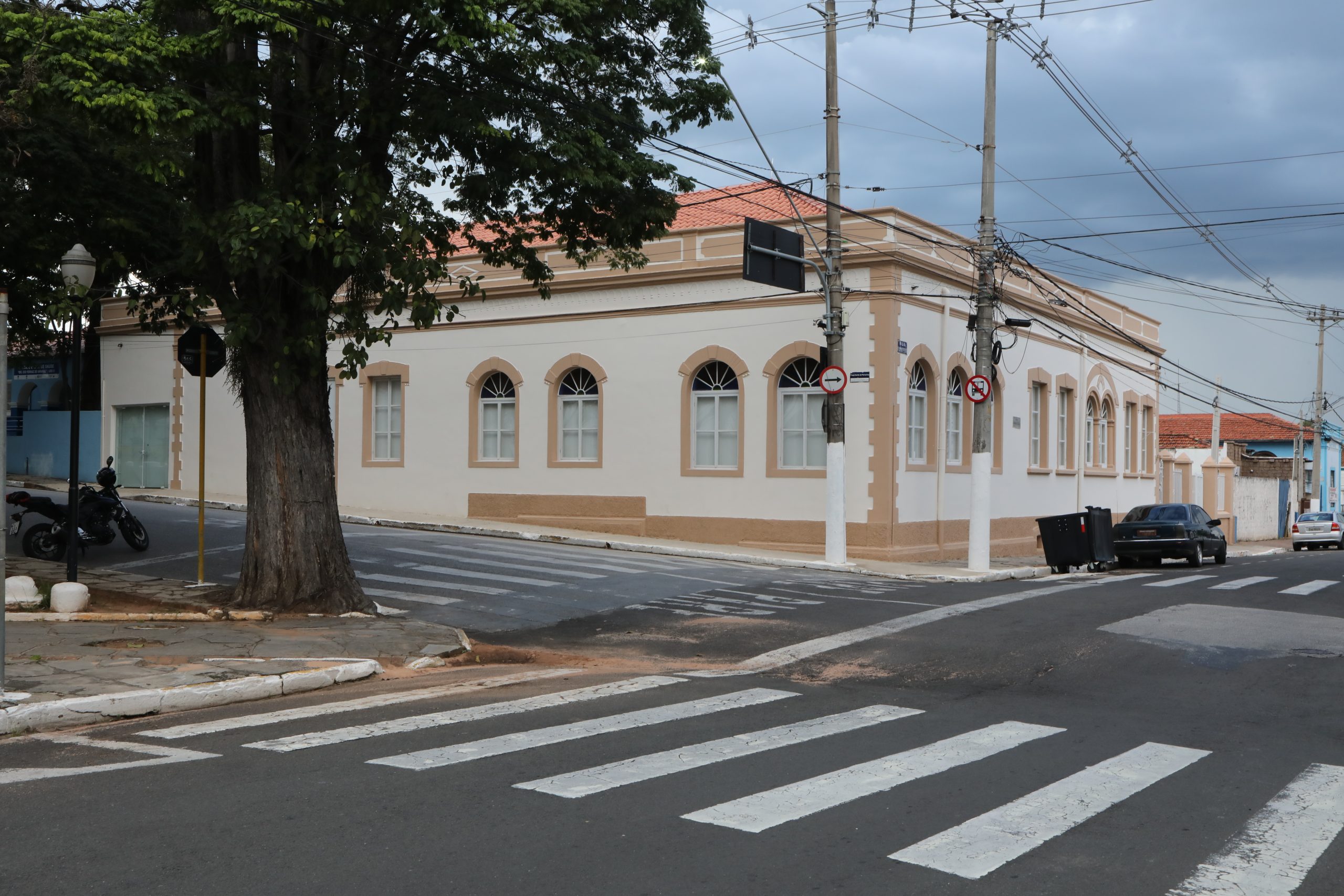 Imagem mostra a fachada do CILA, local onde ocorrerá o Cineclube.