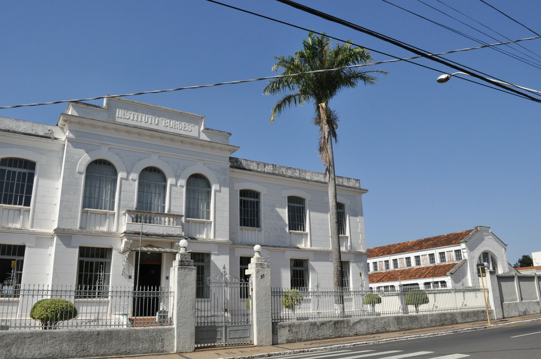 Imagem da frente do IBAO - O Instituto Borges de Artes e Ofícios