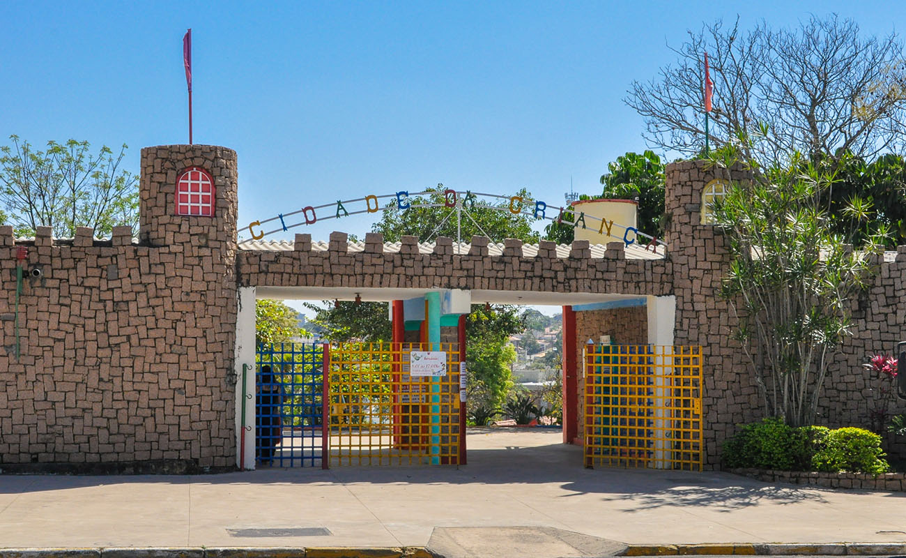 Foto mostrando a entrada do parque Cidade das Crianças