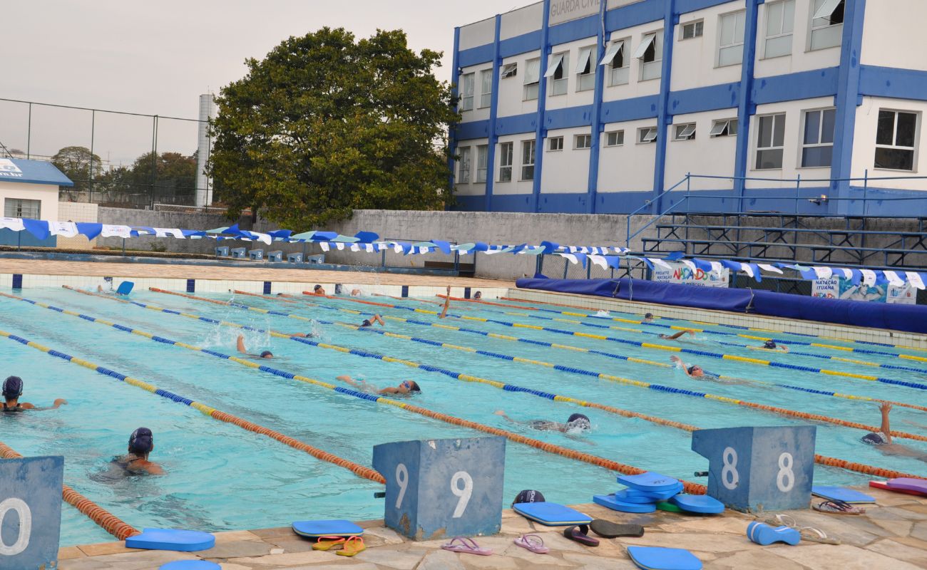 Imagem mostra a piscina do Estádio Municipal.