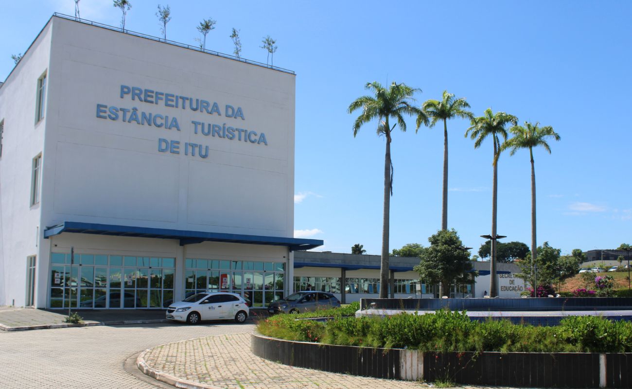 Imagem mostra a fachada do centro administrativo da Prefeitura de Itu, que vai receber a exposição fotográfica "Mulheres Negras no Serviço Público".