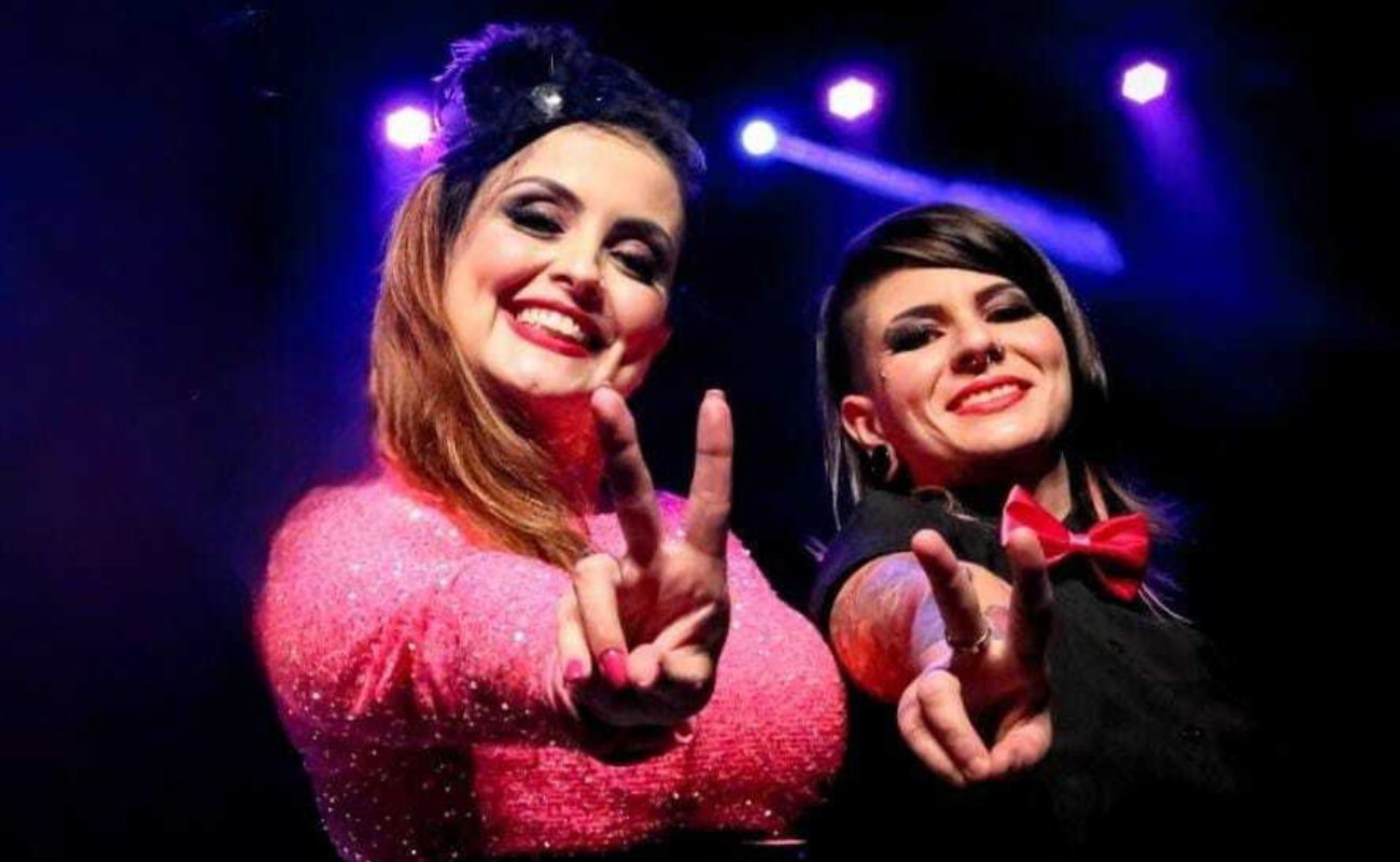 Imagem mostra as cantoras Amanda Wohl e Paula Said, que farão show gratuito no próximo Empório Cultural.