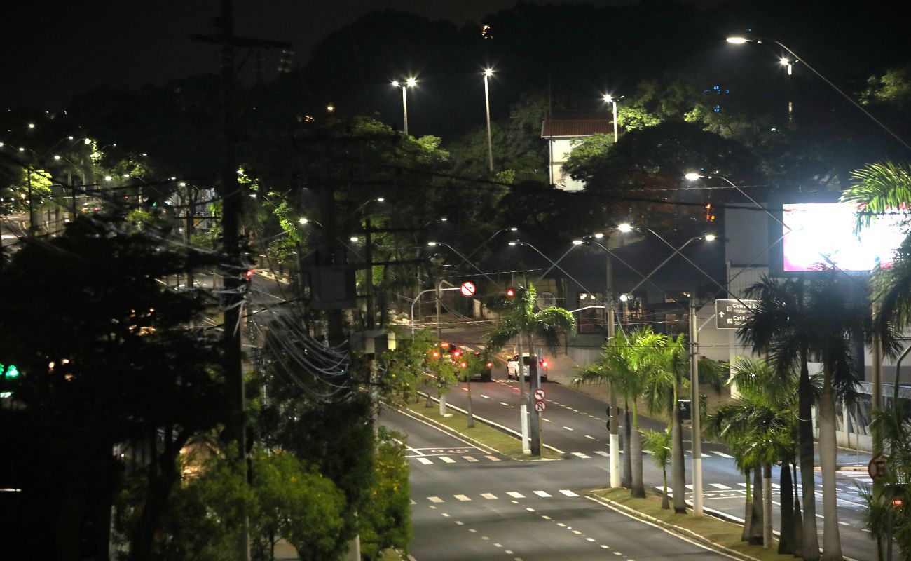 Imagem aérea mostra uma das avenidas de Itu que receberam as luminárias de Led