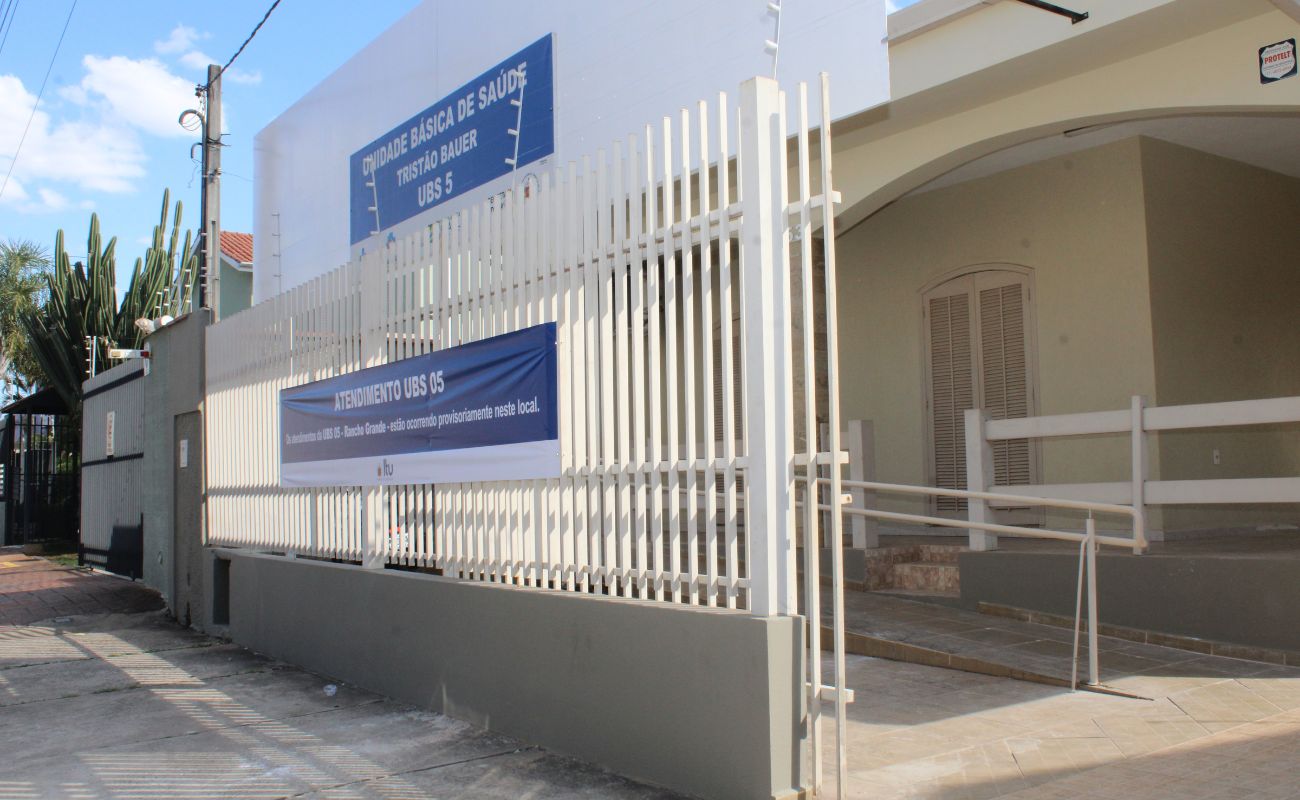 Imagem mostra a fachada da UBS 5, local onde será o Centro de Atendimento Dengue