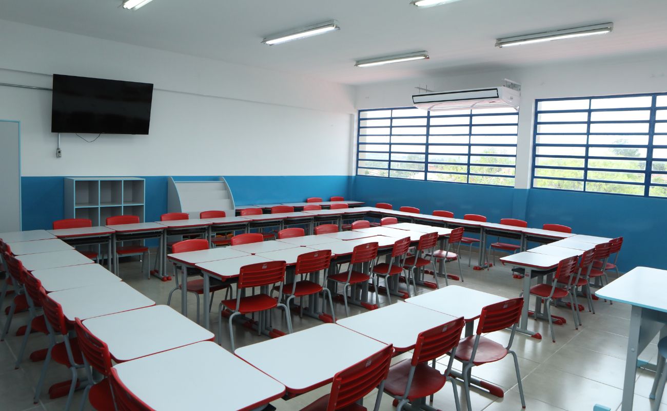 Imagem mostra uma das salas de aula da unidade VI da Rede Saber "Profª Marilze Calil.