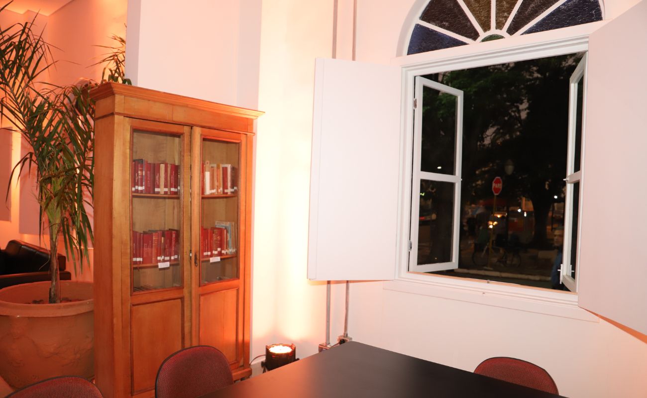 Imagem mostra uma das salas do CILA, local em que ocorrerá um evento referente a programação especial para o mês da mulher