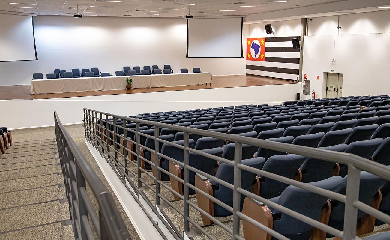 Imagem mostra o auditório da Prefeitura de Itu, local que ocorrerá via NAPE o 1º encontro de acolhimento para autistas e familiares.