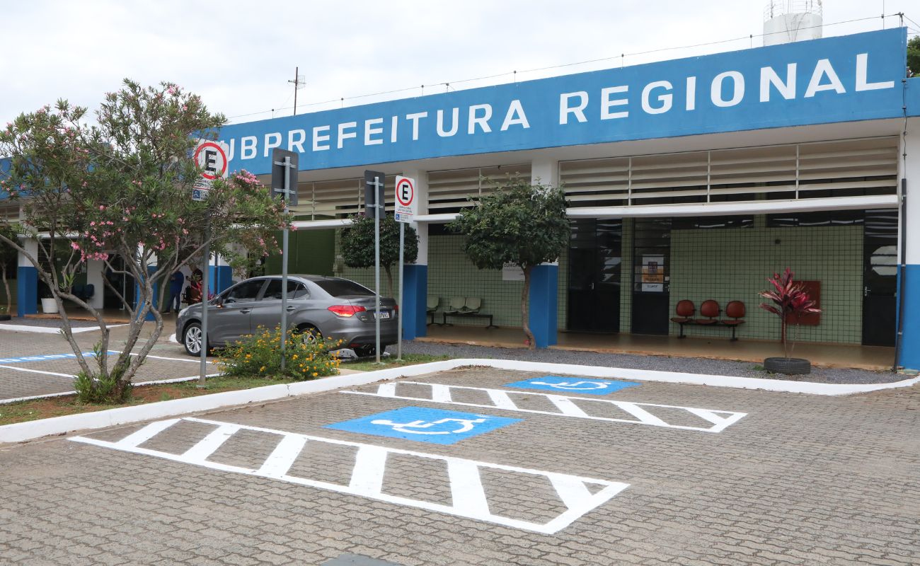 Imagem mostra fachada da Subprefeitura Regional do Pirapitingui está localizada na Rodovia Waldomiro Correa de Camargo, 14, Bairro Cidade Nova.