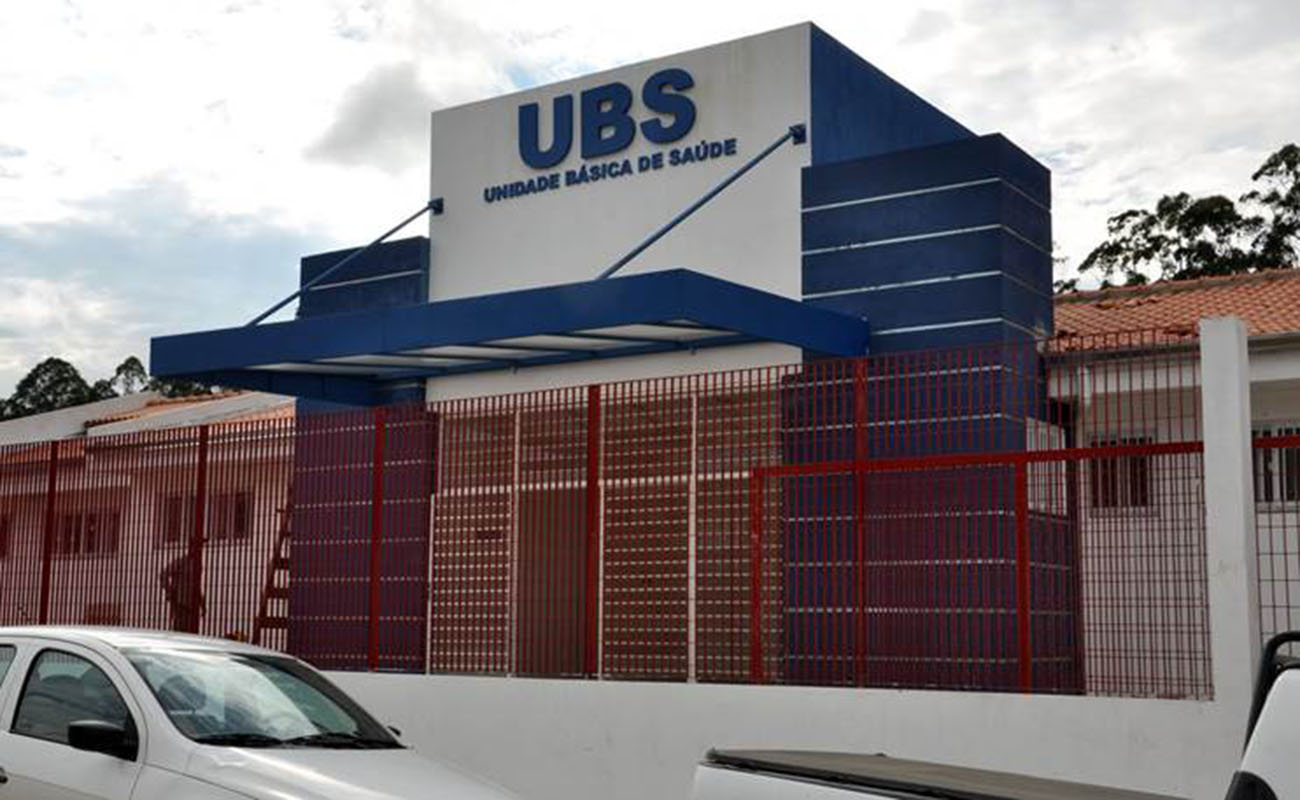 Imagem mostra a fachada da UBS 13, um dos pontos de atendimento da vacinação contra a influenza.