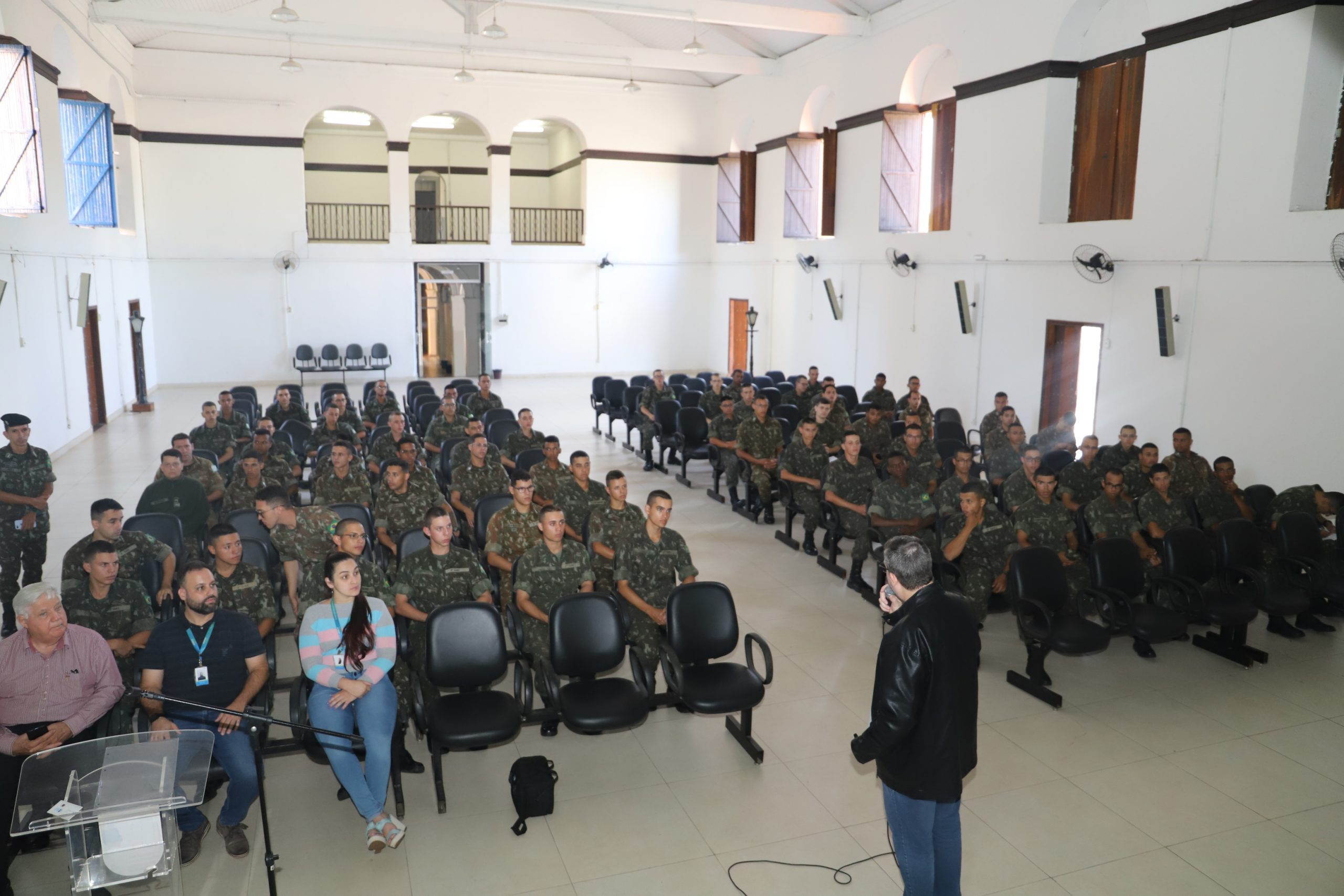 Imagem mostra os soldados participando da capacitação técnica referente ao projeto Soldado Cidadão