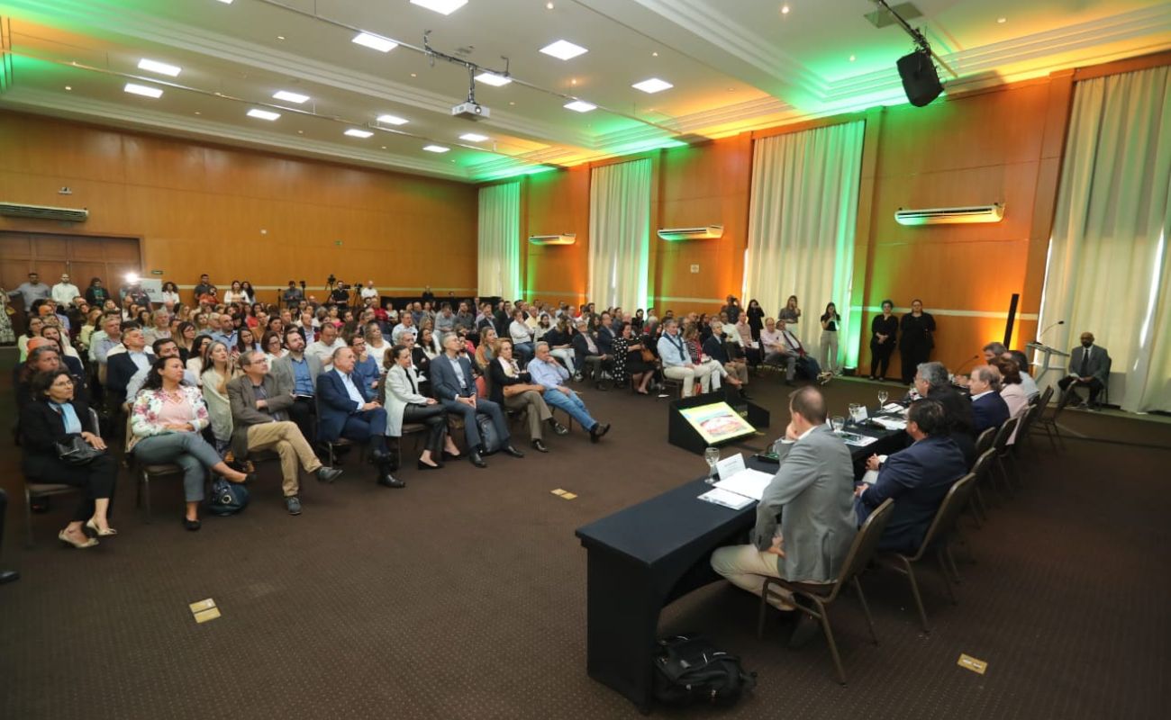 Imagem mostra o auditório com muitas pessoas sentadas, participando do Green São Paulo, um dos mais importantes eventos de bioeconomia.
