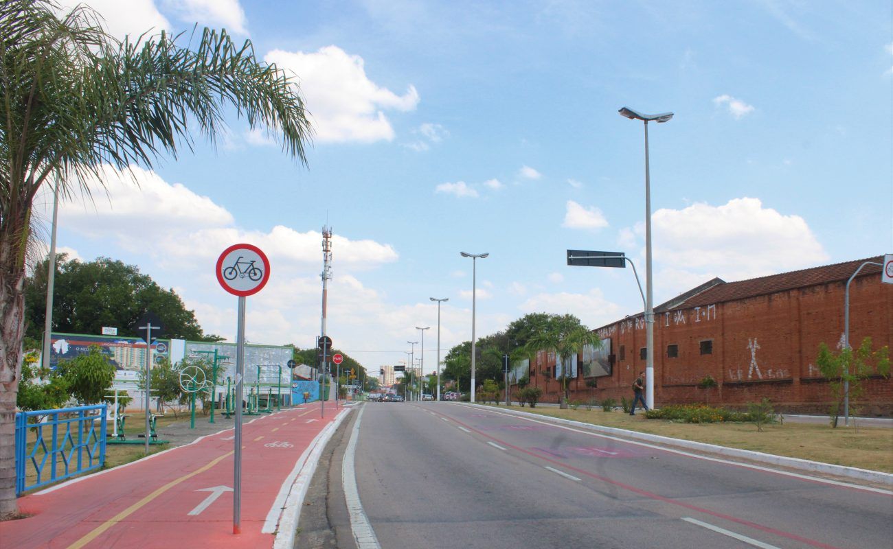Imagem mostra trecho da Avenida Galileu Bicudo. O local terá alterações em seu trânsito devido a procissão de São Cristovão