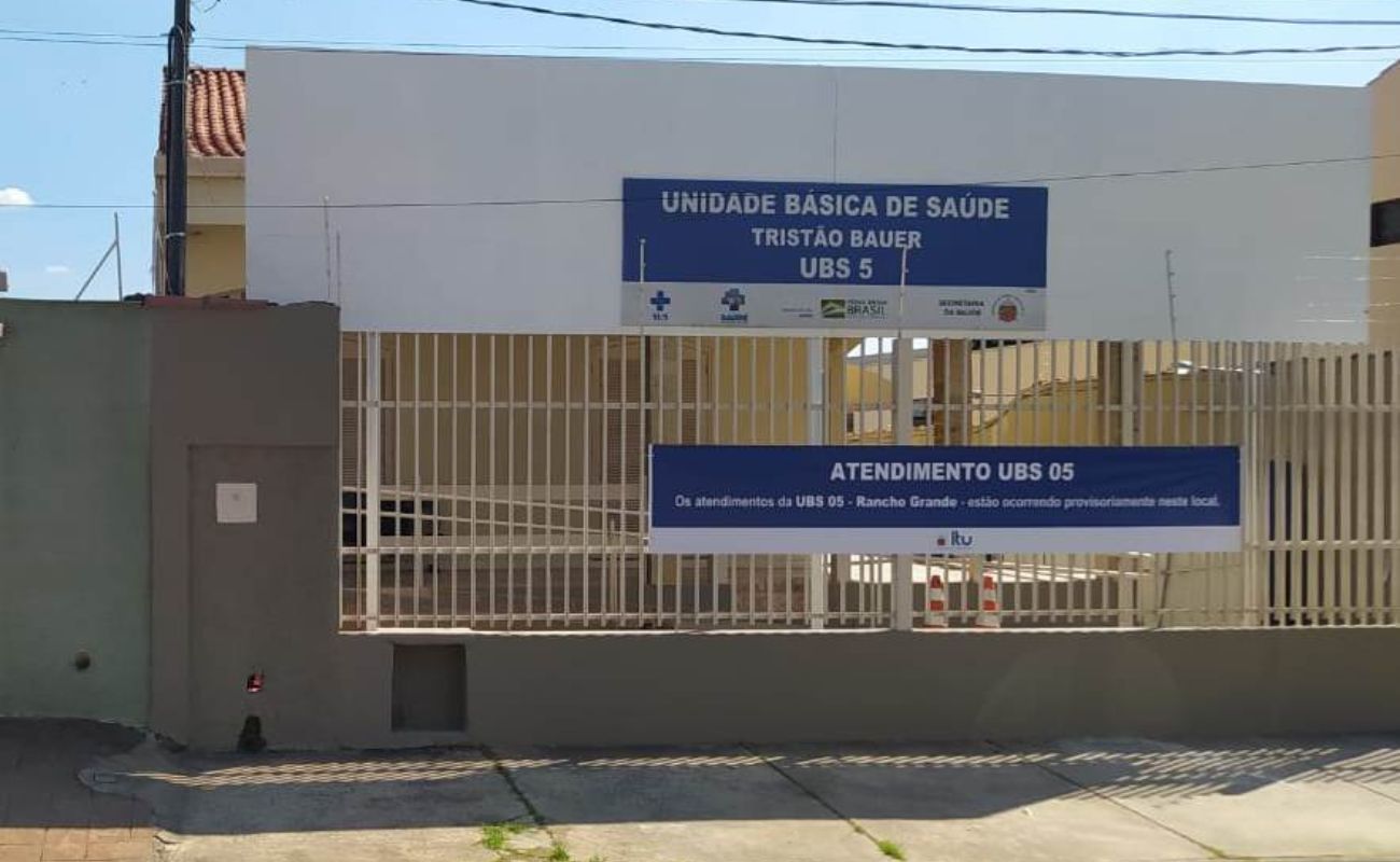 Imagem mostra a fachada do local de atendimento provisório da UBS 5 em Itu, local onde prosseguem a aplicação da vacina contra a Covid em Itu.