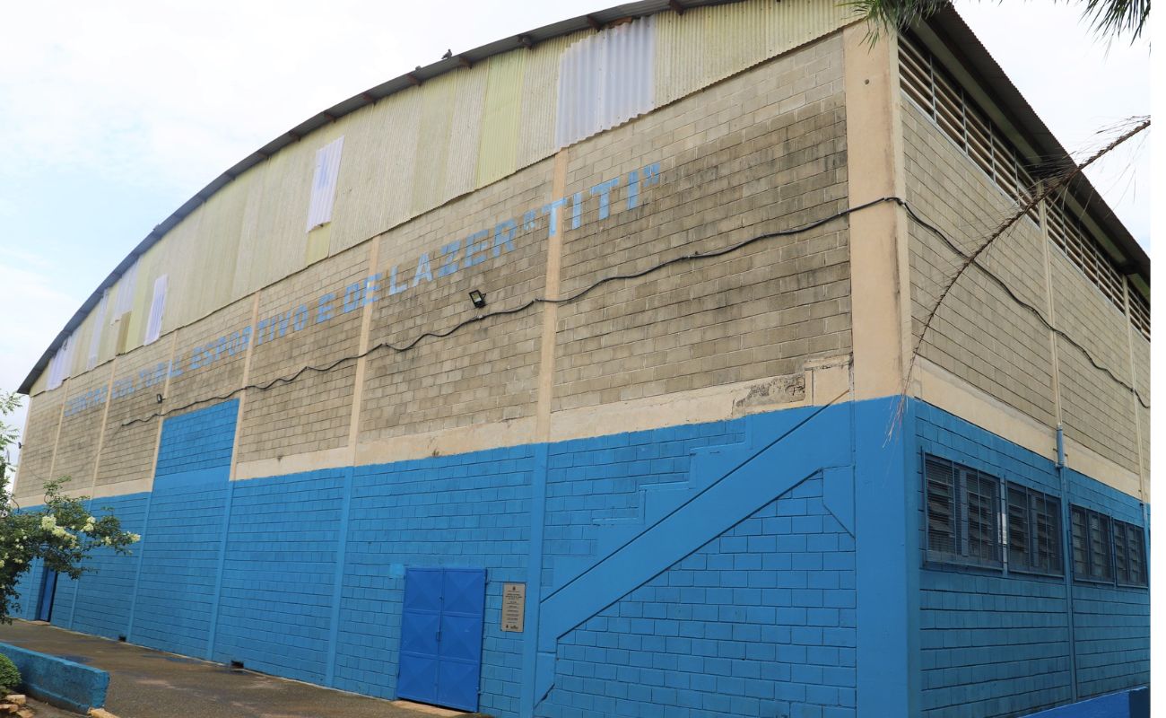 Imagem mostra a fachada do Centro Esportivo Titi, local onde ocorrerá o Festival de Cultura Urbana