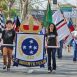 Imagem mostra alunos segurando bandeiras em Desfile da Independência