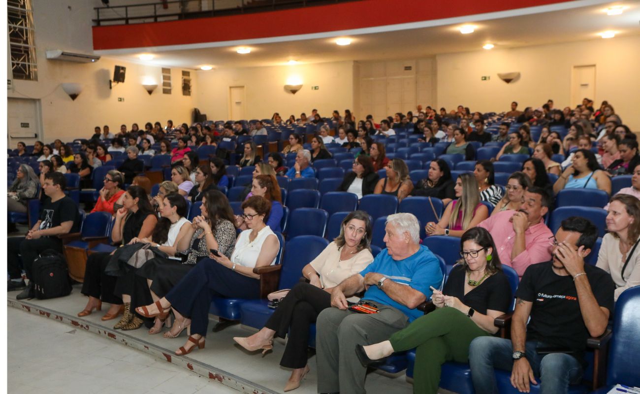 Imagem mostra o auditório repleto no evento Itu Delas