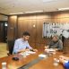 Imagem mostra o prefeito Guilherme Gazzola com o Secretário de Esportes Diego Corsi, junto aos representantes do Sesi