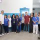 Imagem mostra o prefeito Guilherme Gazzola junto a Secretária de Saúde Janaina Guerino e equipe em dia de reiniauguração da UBS 5