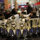 Imagem mostra em foco os troféus que serão dados como premiação no Festival de Xadrez.