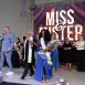 Imagem mostra no palco do Grupo da Melhor Idade de Itu, a nova Miss e o Mister, vencedores do concurso realizado.