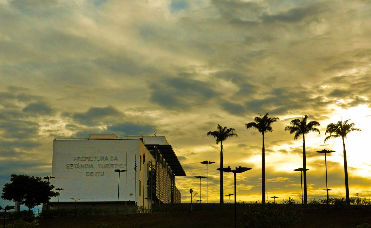 Imagem mostra a fachada da Prefeitura de Itu