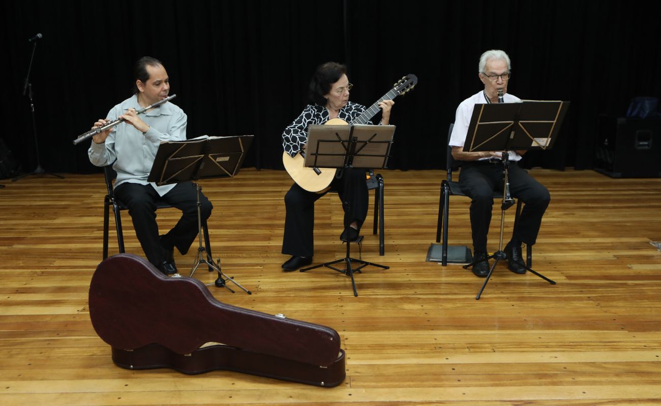 Imagem mostra o Quarteto Tristão Júnior interpretou composições do Maestro Professor Silvestre Pereira de Oliveira