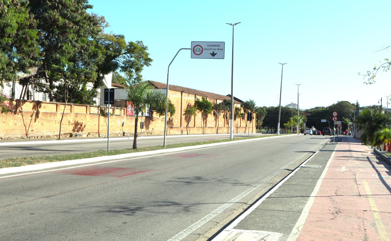 Imagem mostra a Avenida Galileu Bicudo.