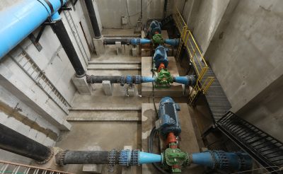 Bombas de 1100 cv trabalham para levar até 600 litros de água por segundo até à ETA Rancho Grande.