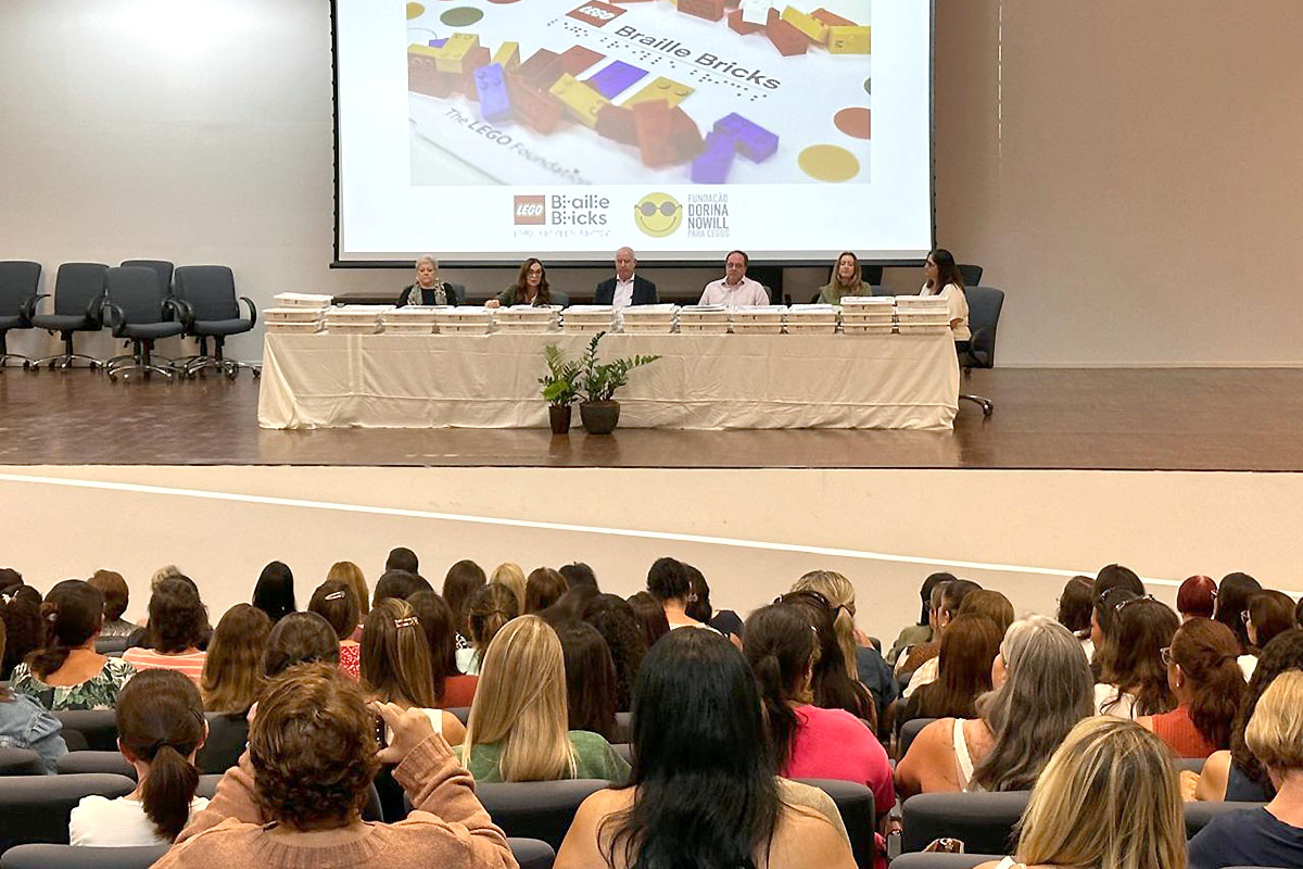 Professores de Itu recebem kits pedagógicos de ensino de Braille